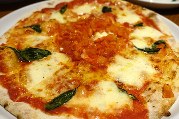 Usjで超おいしいピザを食べられるイタリアンレストラン アズーラディカプリ へ行ってきた話 Usjハック