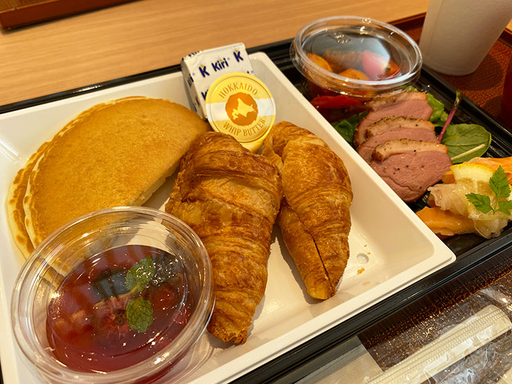 シンギュラリホテルのワンプレート朝食セット（サンドイッチ）
