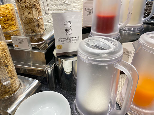 牛乳【クインテッサホテル大阪ベイの朝食ブッフェ】