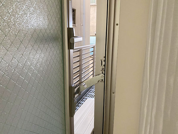 【ABホテル堺東】少ししか開けられない窓
