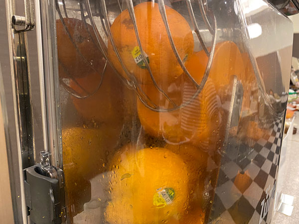 マシンに入ったオレンジ