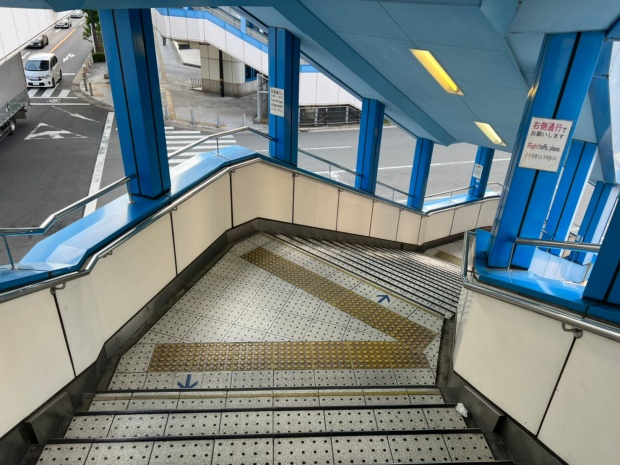大阪港駅の階段