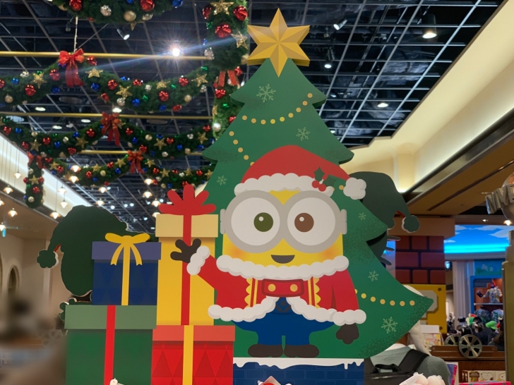 クリスマスグッズ売り場のミニオン