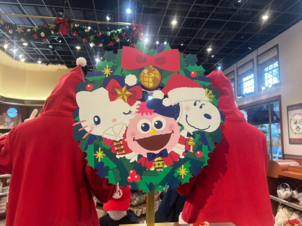 Very Merry Christmasグッズの看板