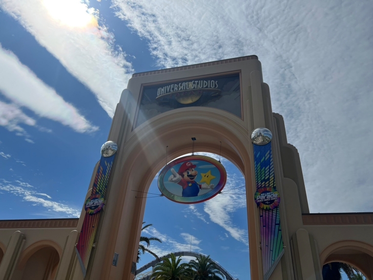 USJの出入り口のアーチ