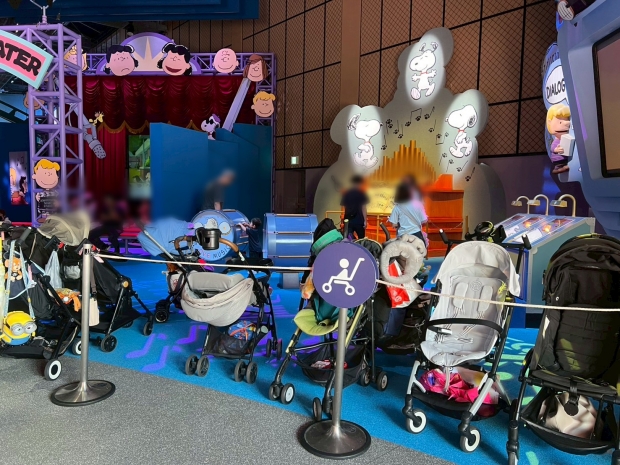 スヌーピースタジオのベビーカー置き場